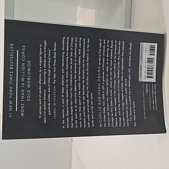Becoming Michelle Obama 2021  Crown Trade Paperback Edition Inspiration Memoir - Picture 3 of 17
